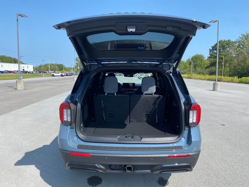 2025 Ford Explorer ST-Line photo 10