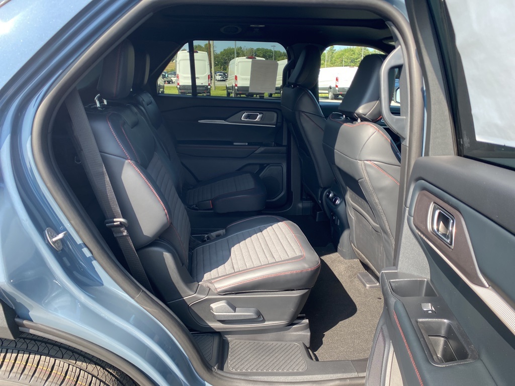 2025 Ford Explorer ST-Line photo 12