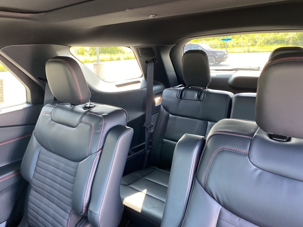 2025 Ford Explorer ST-Line photo 17