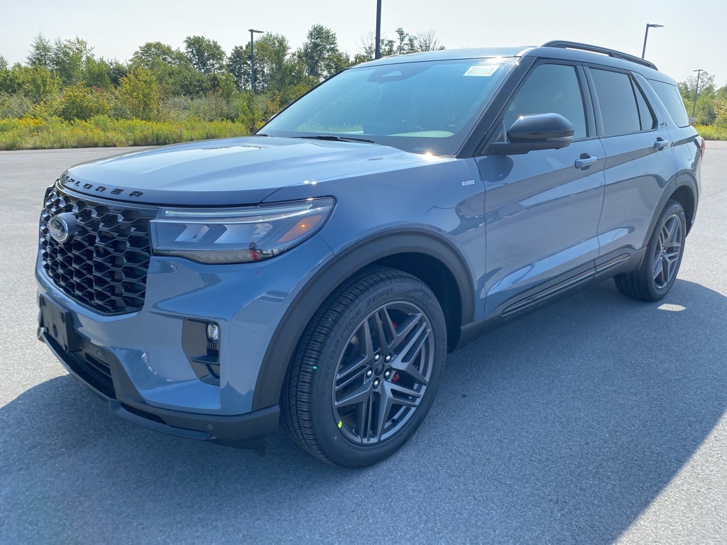 2025 Ford Explorer ST-Line photo 4