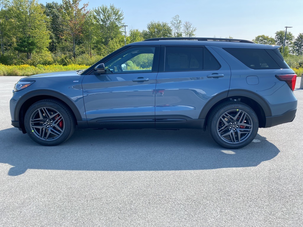 2025 Ford Explorer ST-Line photo 5