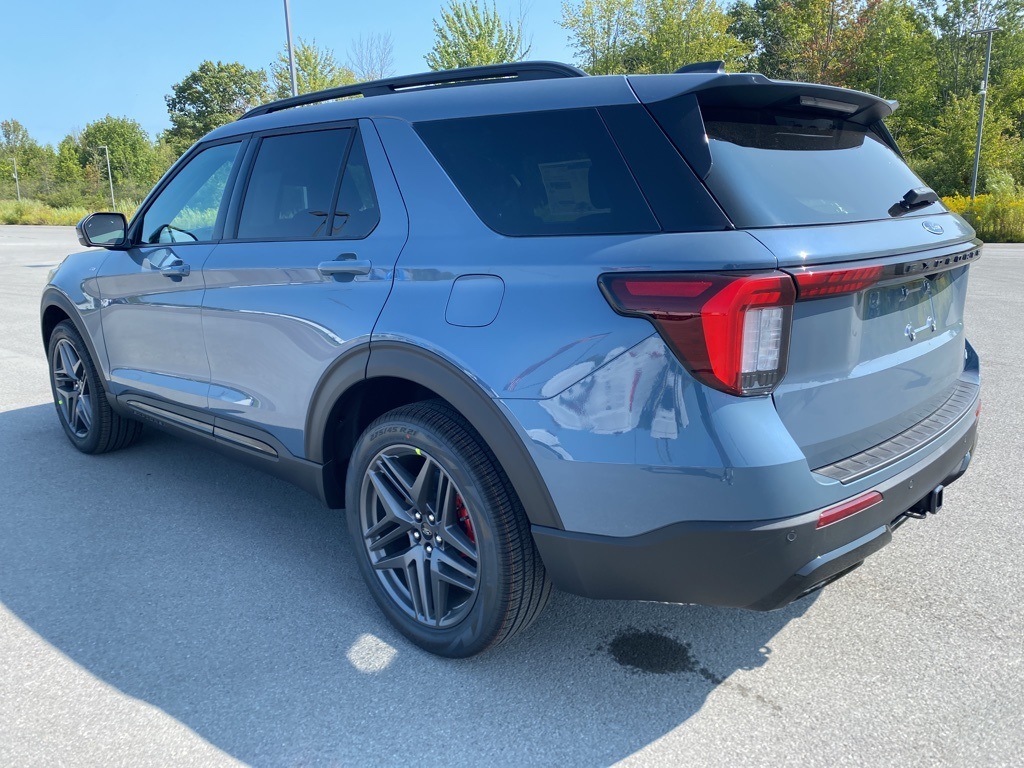 2025 Ford Explorer ST-Line photo 6