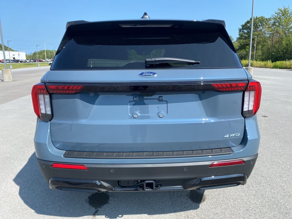 2025 Ford Explorer ST-Line photo 7