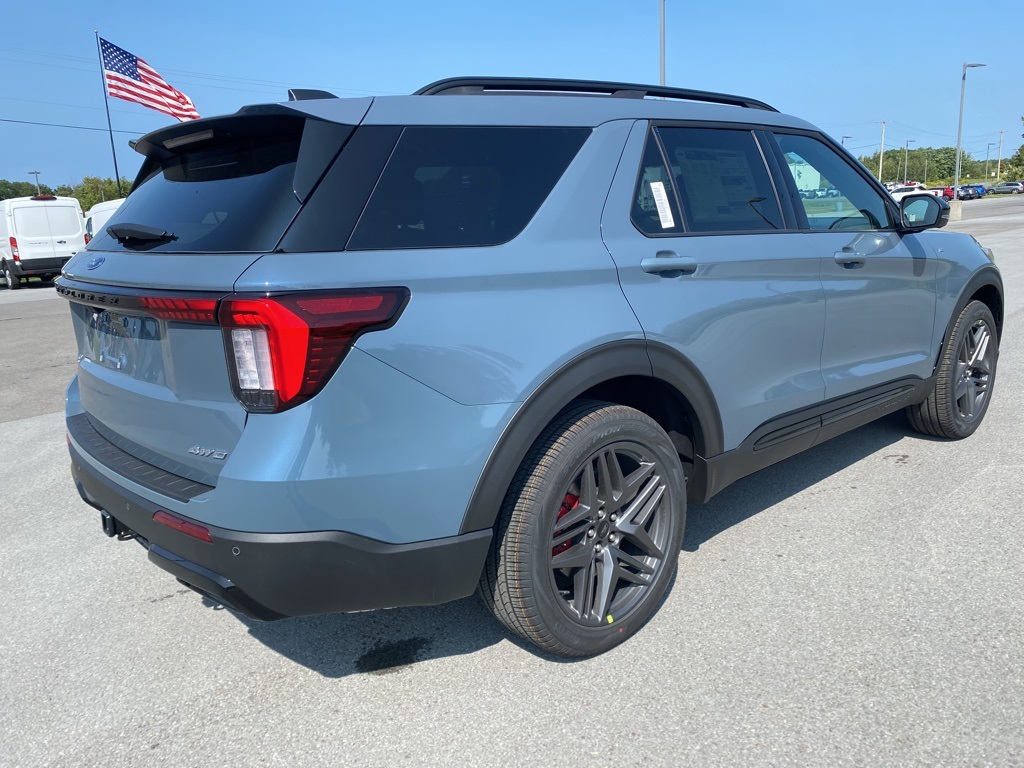 2025 Ford Explorer ST-Line photo 8