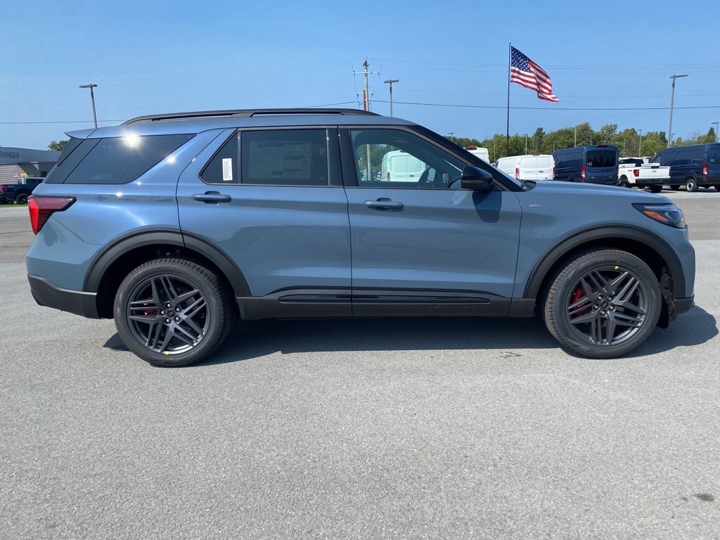 2025 Ford Explorer ST-Line photo 9