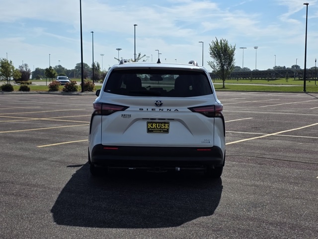 2022 Toyota Sienna XLE