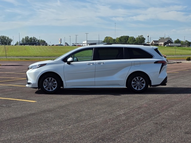2022 Toyota Sienna XLE