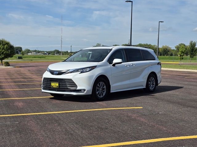 2022 Toyota Sienna XLE
