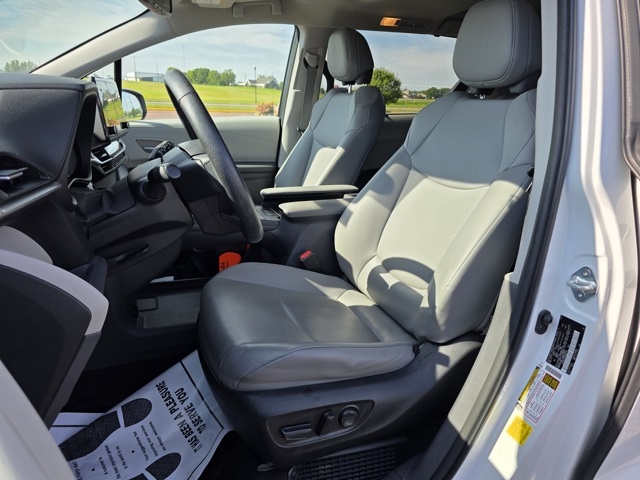 2022 Toyota Sienna XLE