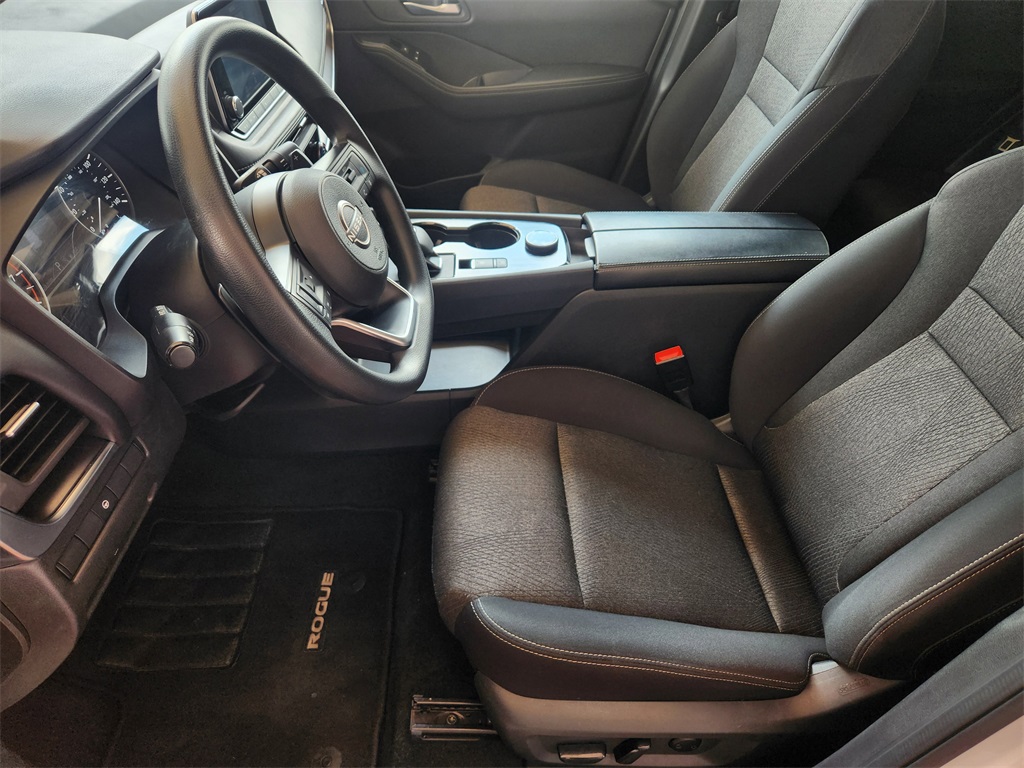 2024 Nissan Rogue SV photo 6