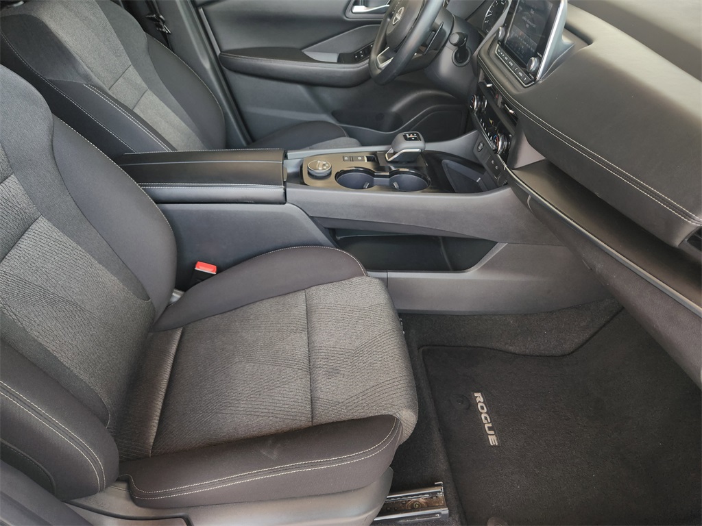 2024 Nissan Rogue SV photo 7