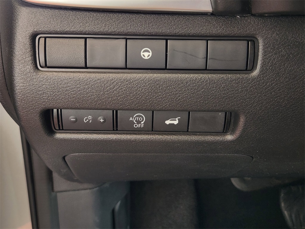 2024 Nissan Rogue SV photo 13