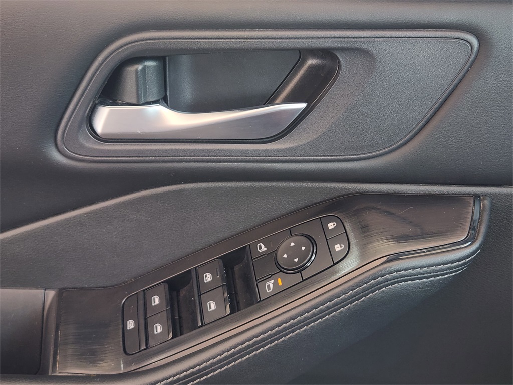 2024 Nissan Rogue SV photo 14