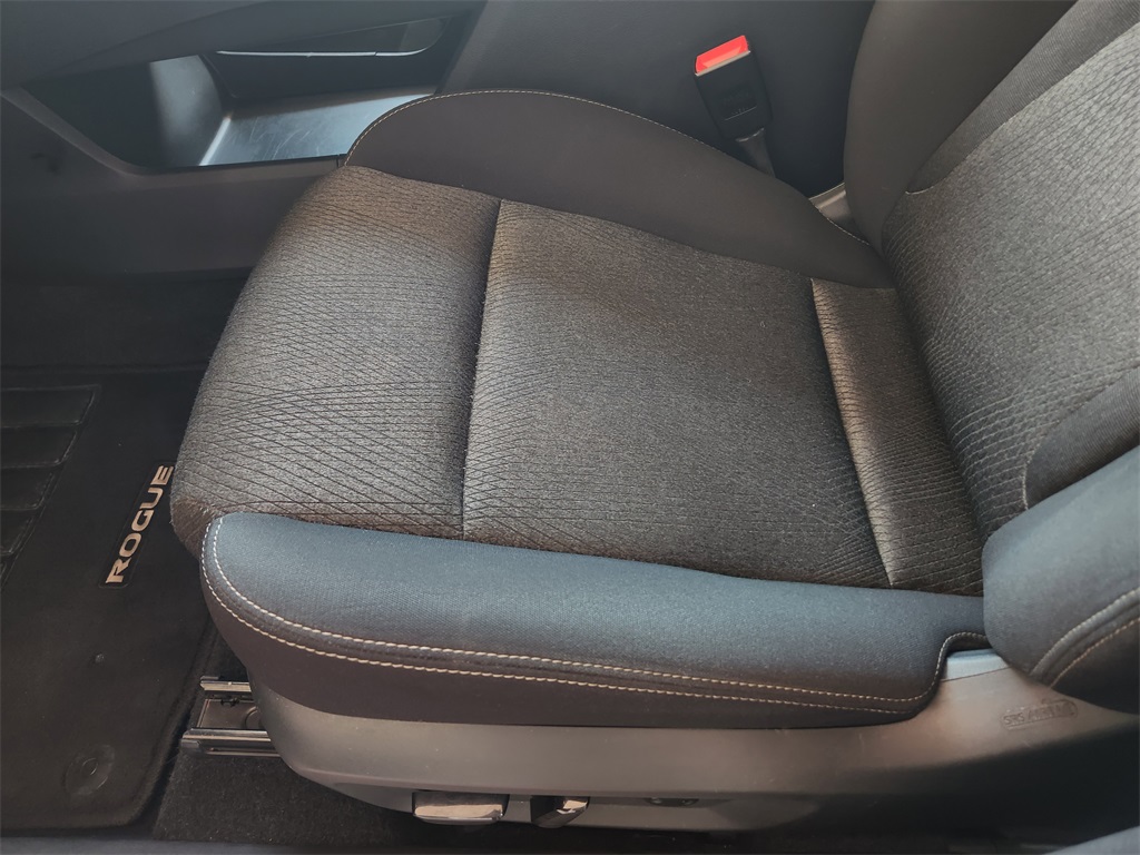 2024 Nissan Rogue SV photo 15