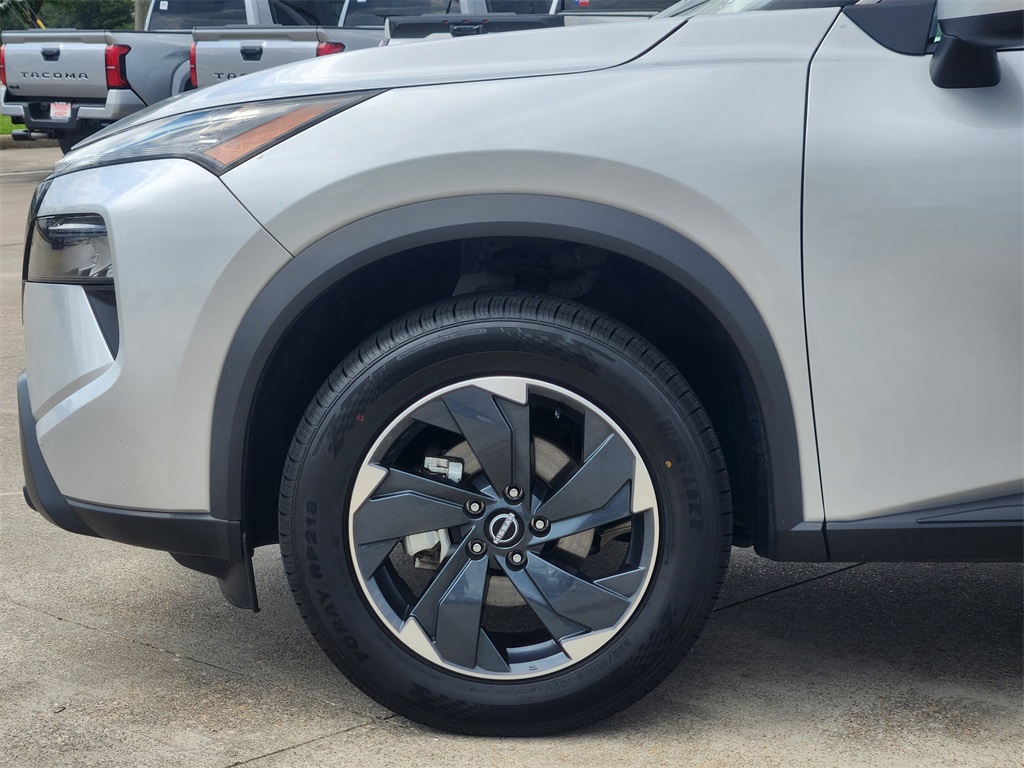 2024 Nissan Rogue SV photo 3