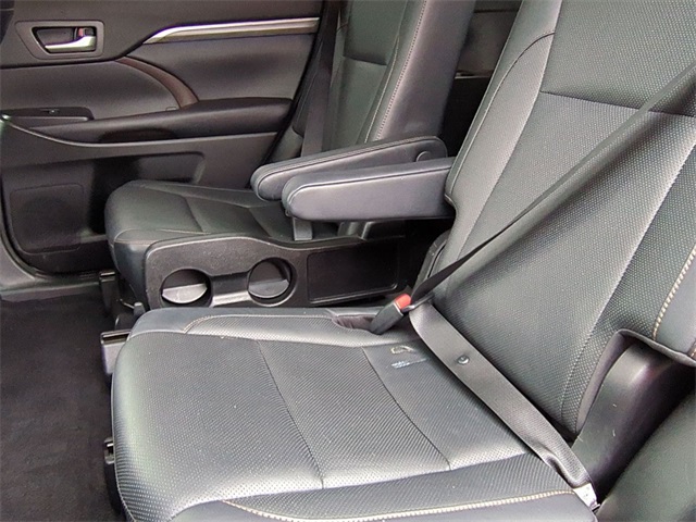 used 2017 Toyota Highlander Hybrid car, priced at $22,411