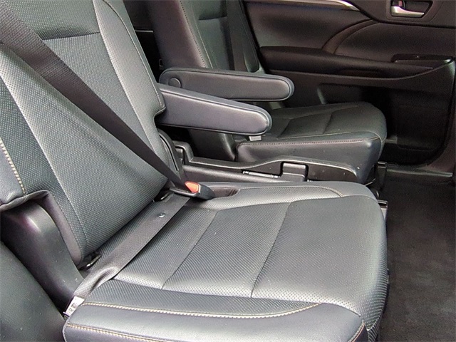 used 2017 Toyota Highlander Hybrid car, priced at $22,411