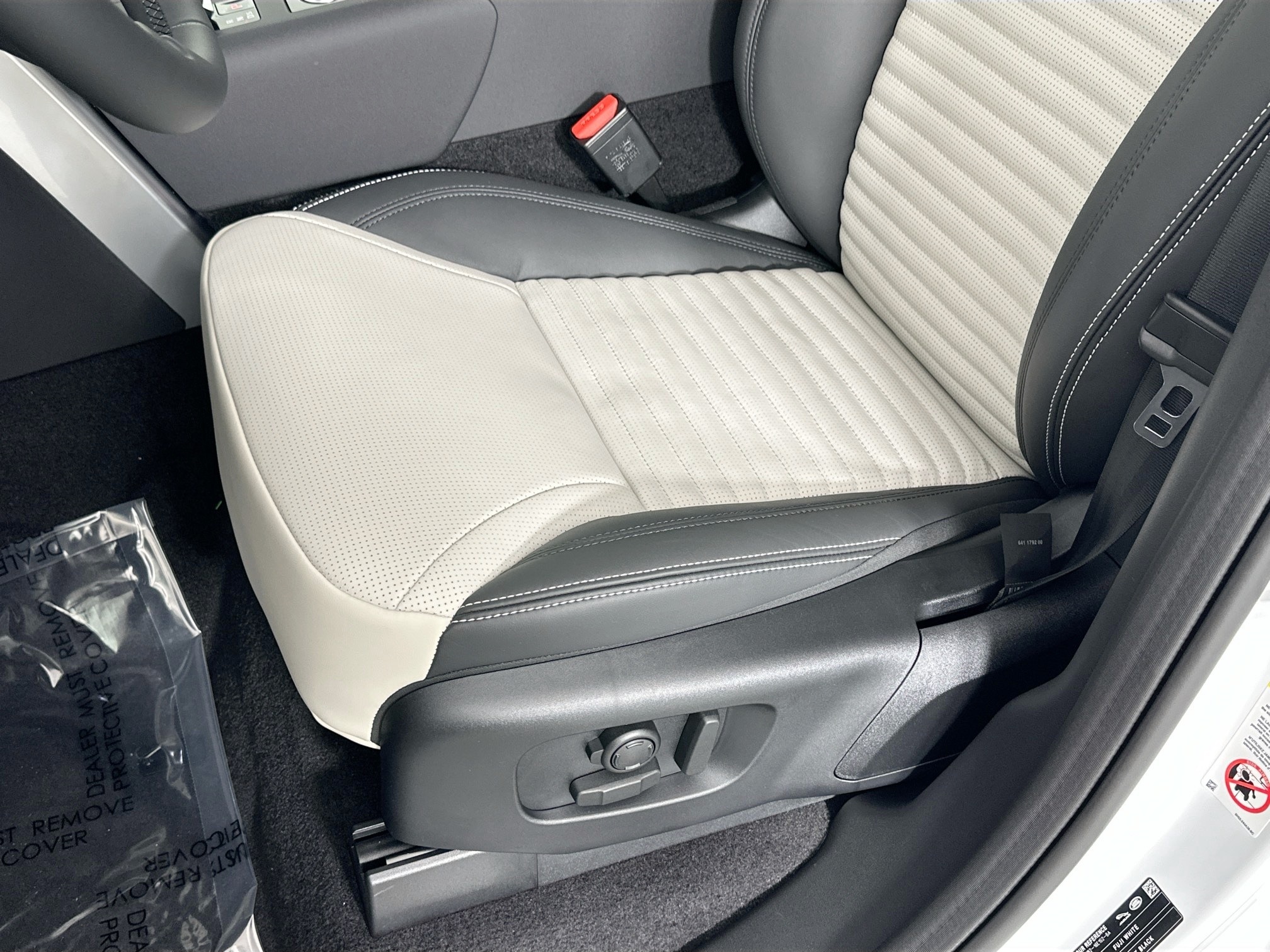 new 2026 Land Rover Discovery car, priced at $76,381