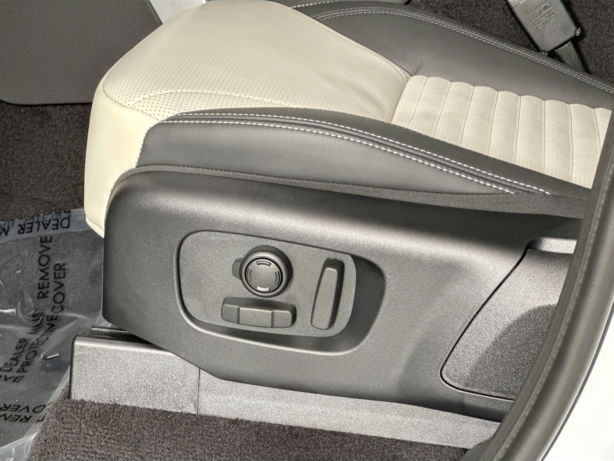 new 2026 Land Rover Discovery car, priced at $76,381