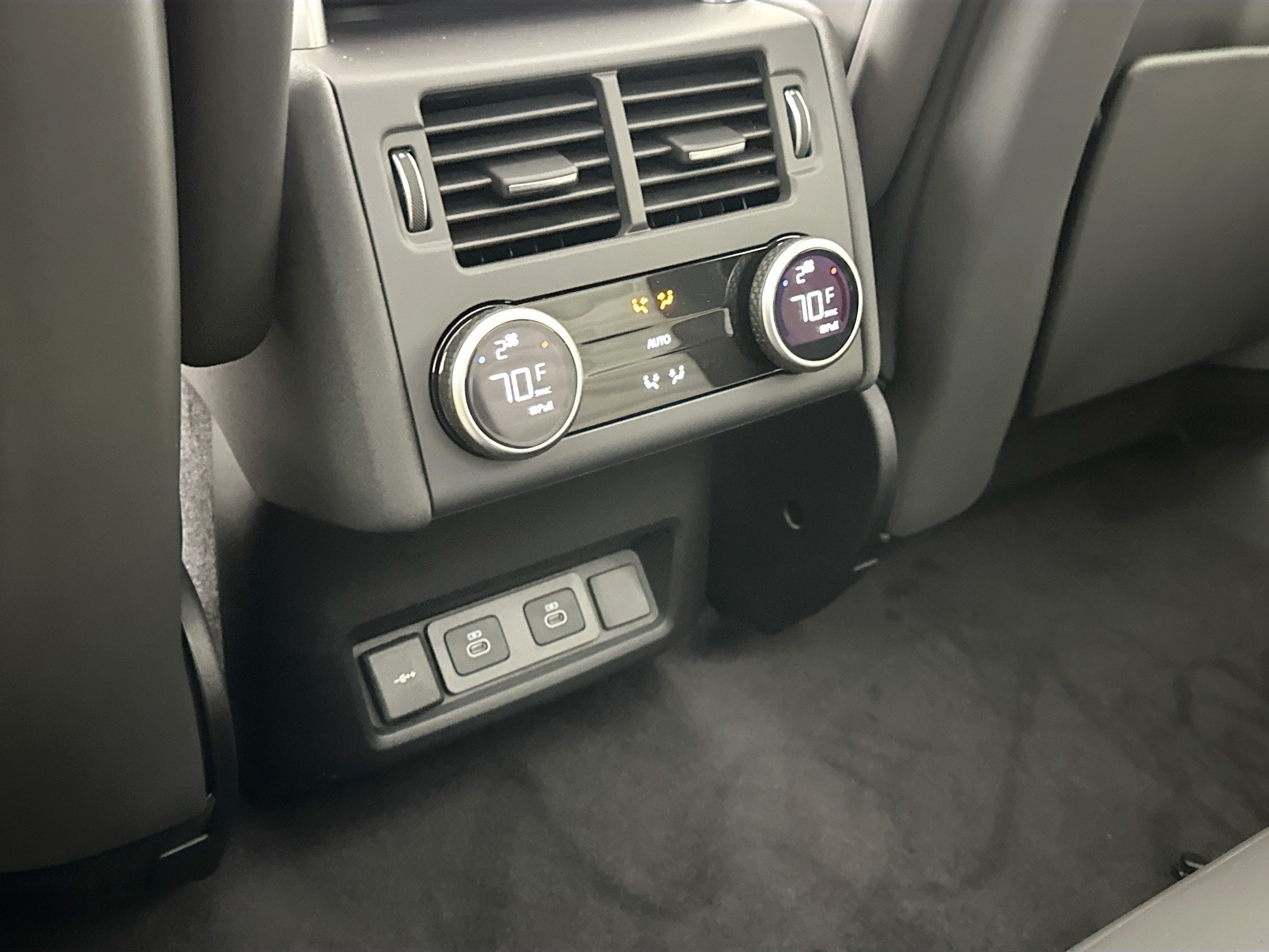 new 2026 Land Rover Discovery car, priced at $76,381