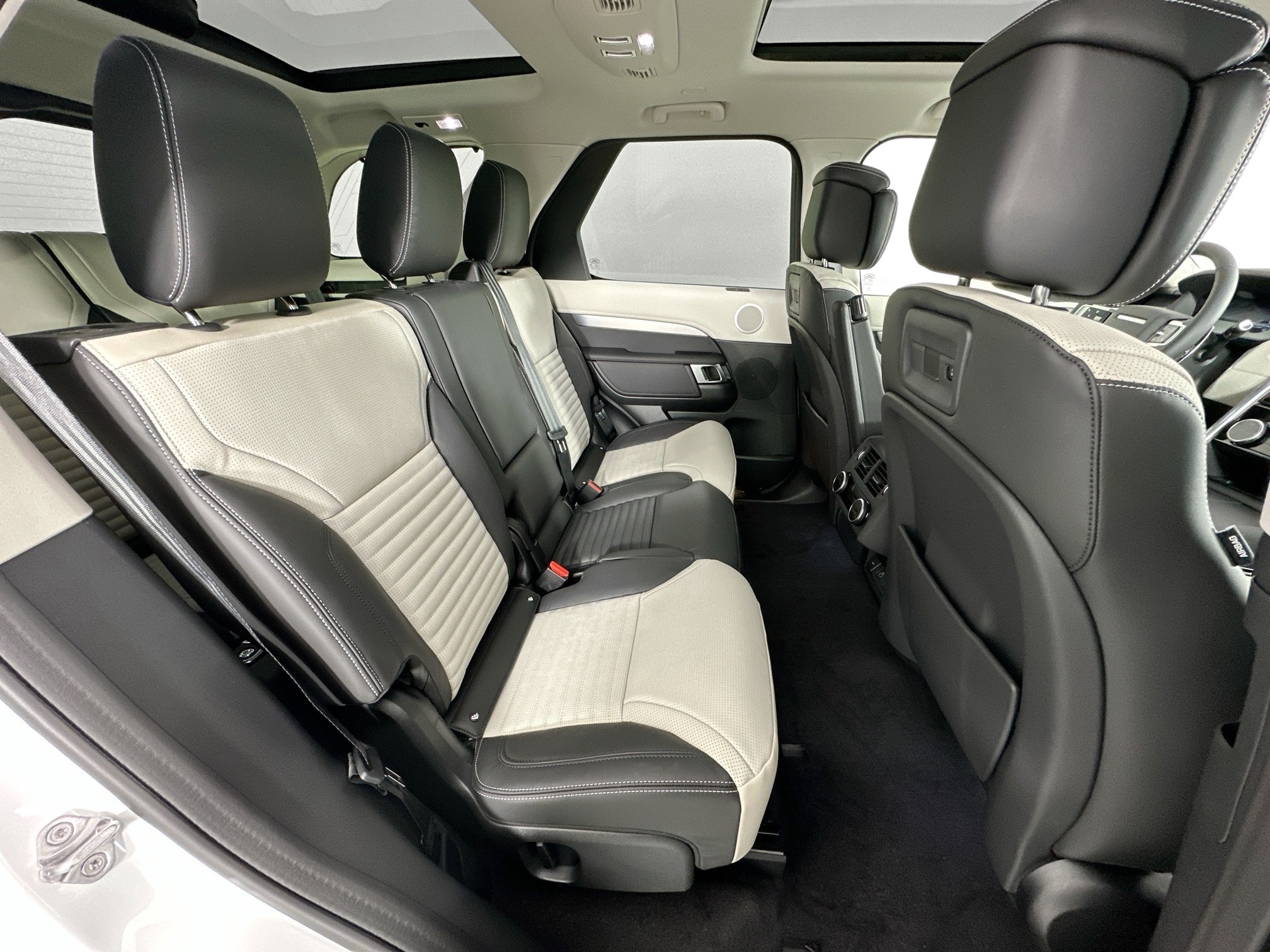 new 2026 Land Rover Discovery car, priced at $76,381