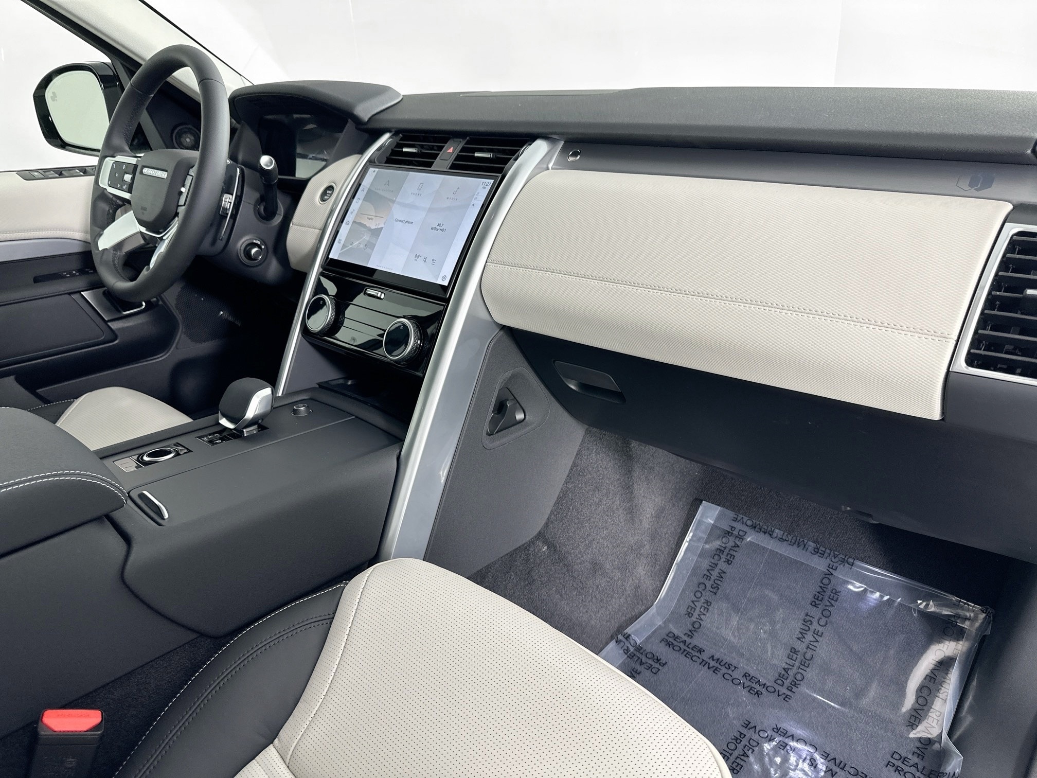 new 2026 Land Rover Discovery car, priced at $76,381