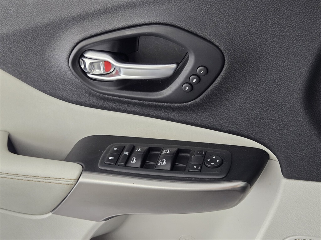 used 2019 Jeep Cherokee car, priced at $14,288