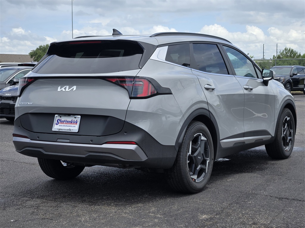 2026 Kia Sportage EX photo 3