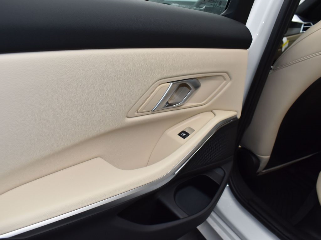 2025 Mineral White Metallic BMW 3 Series 330i RWD Sedan
