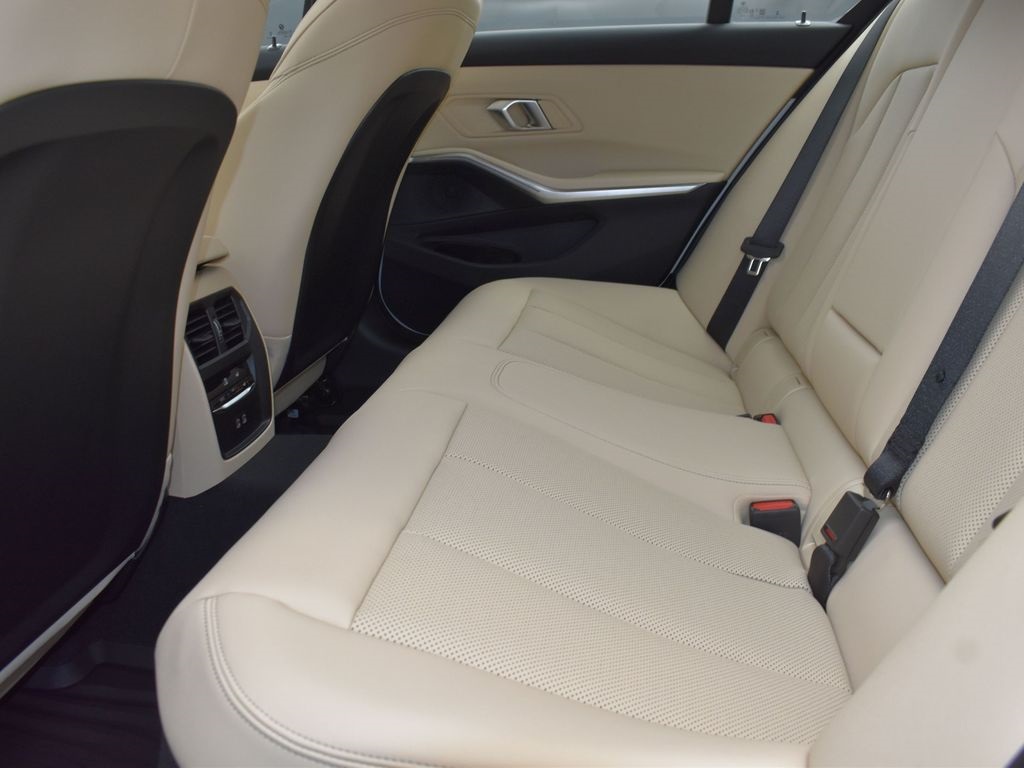 2025 Mineral White Metallic BMW 3 Series 330i RWD Sedan