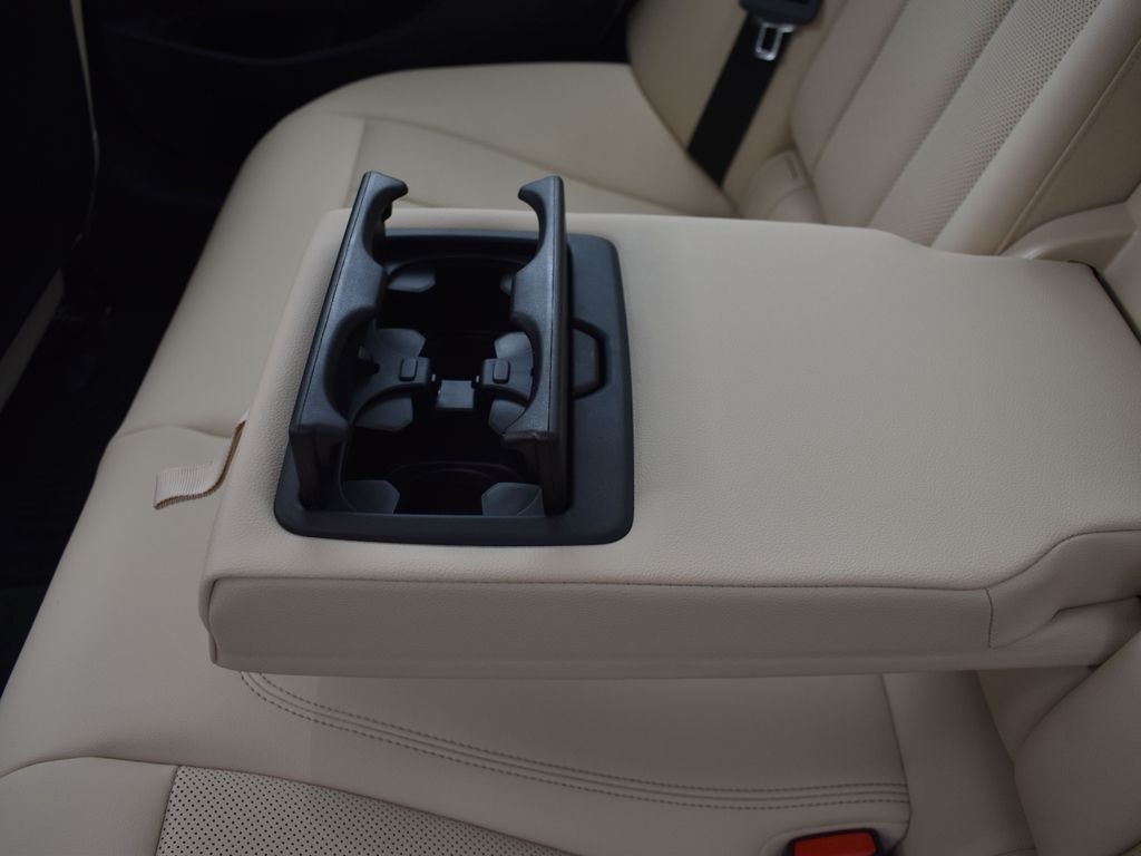 2025 Mineral White Metallic BMW 3 Series 330i RWD Sedan