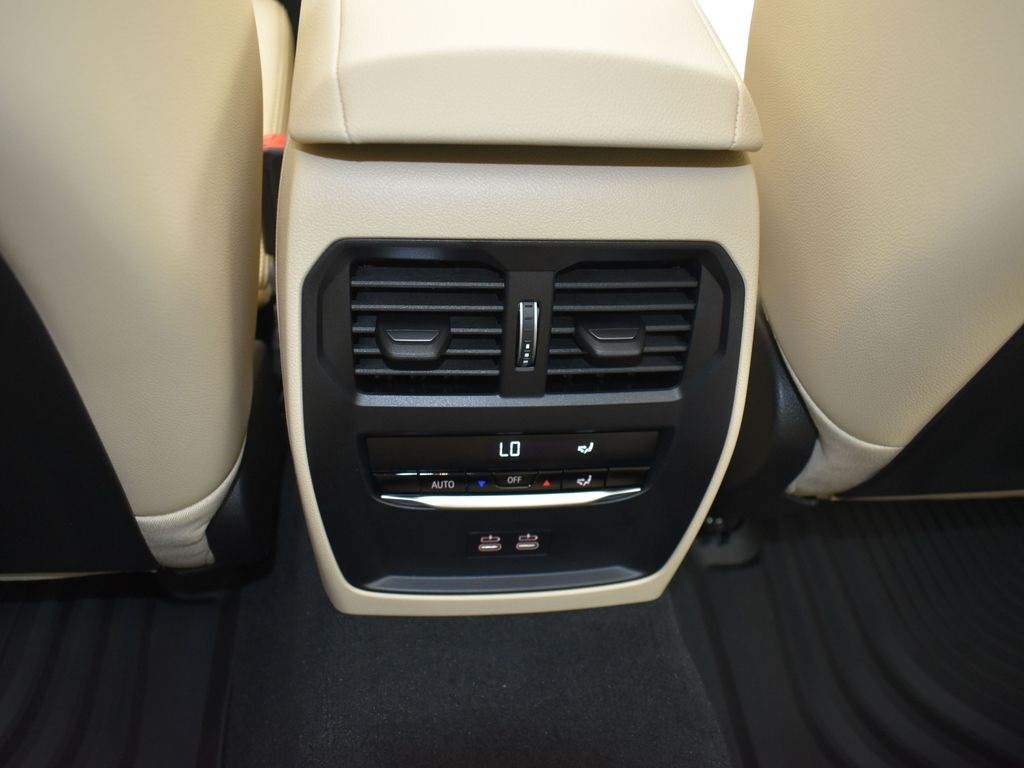 2025 Mineral White Metallic BMW 3 Series 330i RWD Sedan