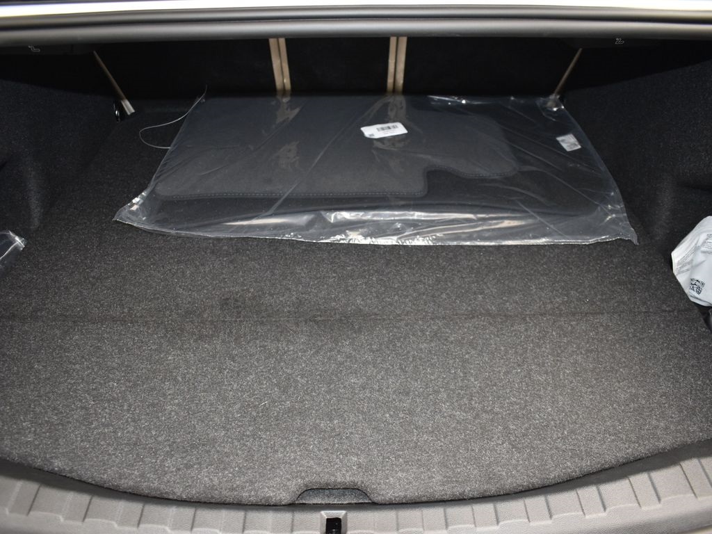 2025 Mineral White Metallic BMW 3 Series 330i RWD Sedan