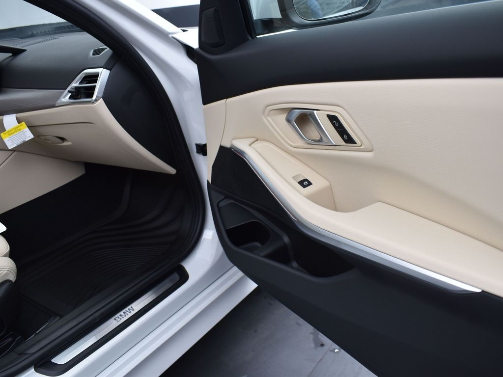 2025 Mineral White Metallic BMW 3 Series 330i RWD Sedan
