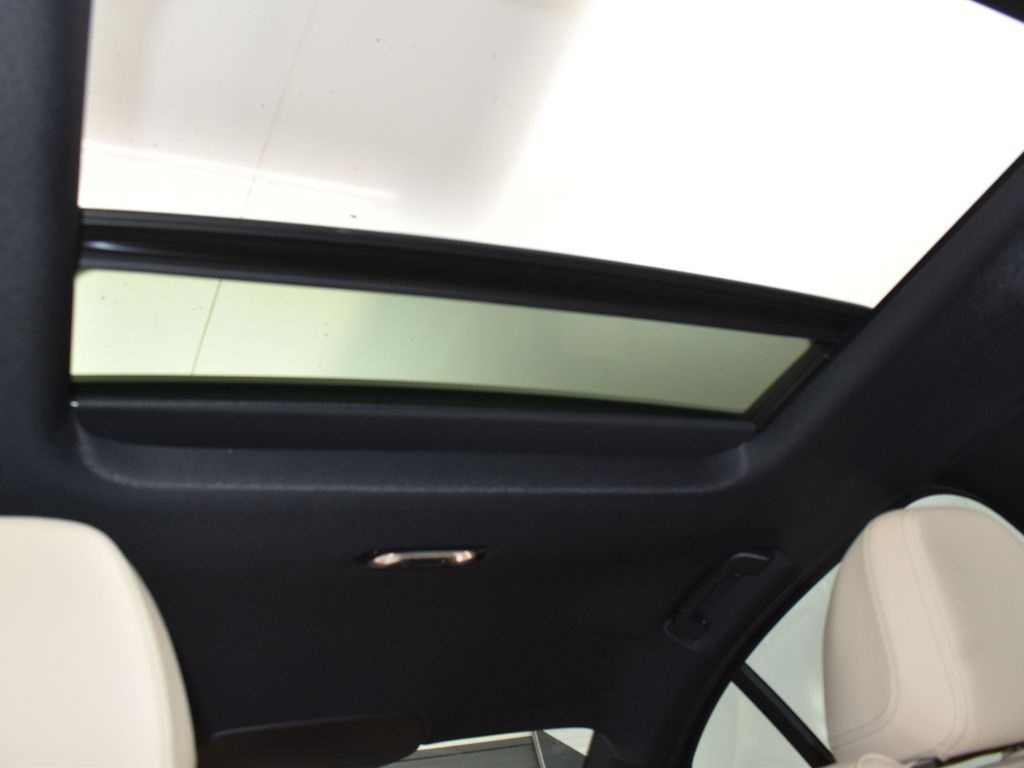 2025 Mineral White Metallic BMW 3 Series 330i RWD Sedan