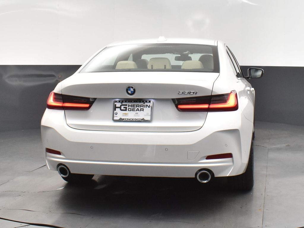 2025 Mineral White Metallic BMW 3 Series 330i RWD Sedan