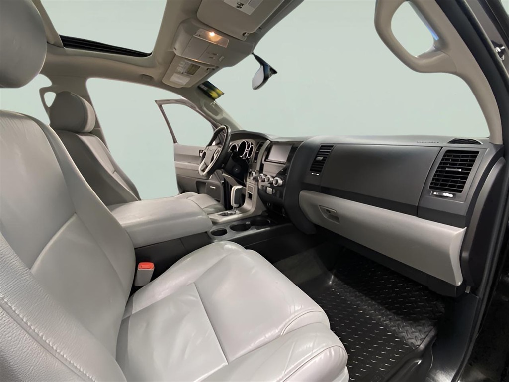 2016 Toyota Sequoia Limited photo 2