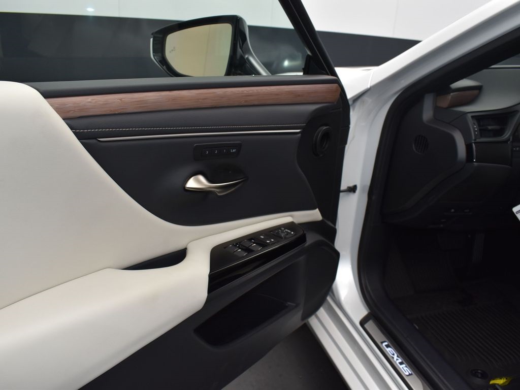 2025 White Pearl Lexus ES 350 FWD Sedan