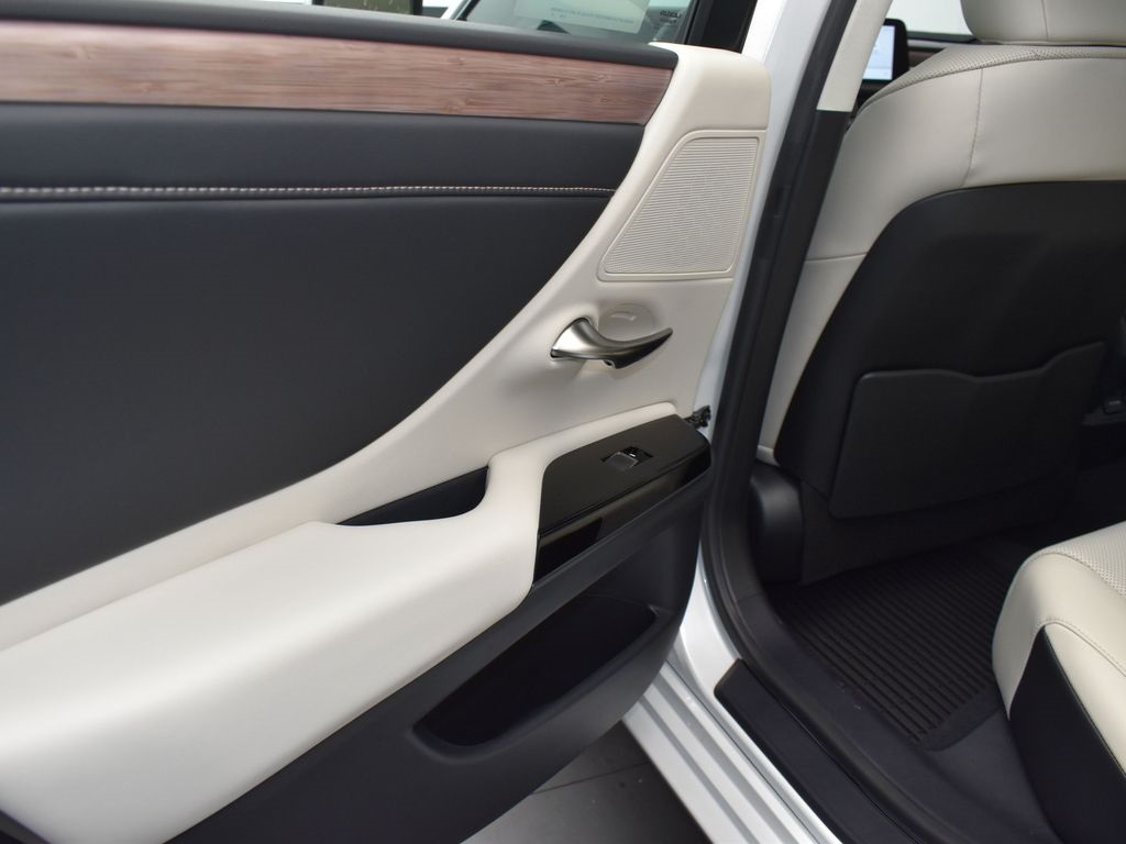 2025 White Pearl Lexus ES 350 FWD Sedan