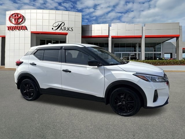 2024 Nissan Kicks S's photo