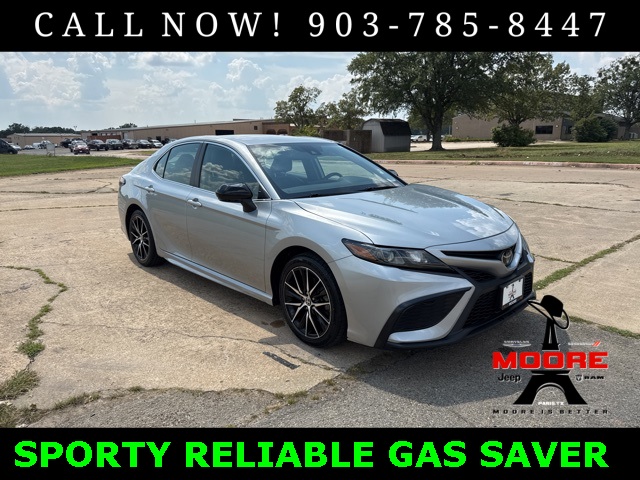 2024 Toyota Camry SE's photo