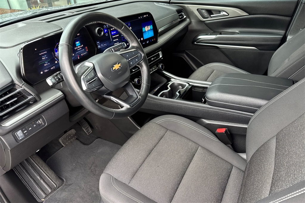 used 2024 Chevrolet Traverse car, priced at $36,955