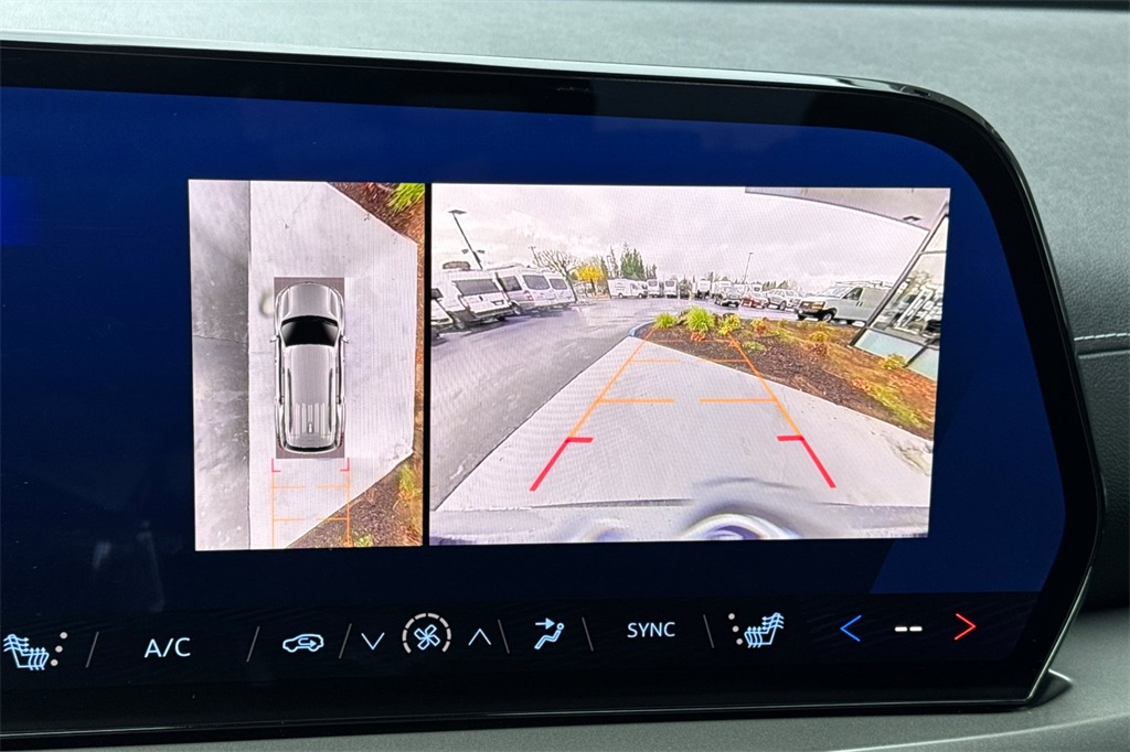 used 2024 Chevrolet Traverse car, priced at $36,955