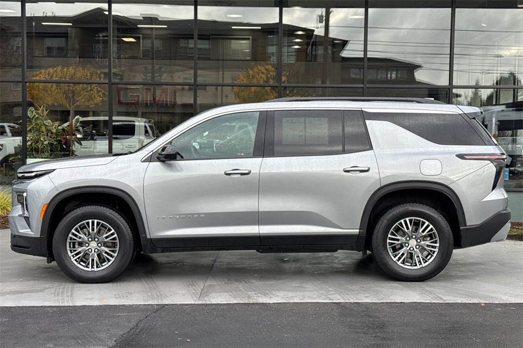 used 2024 Chevrolet Traverse car, priced at $36,955