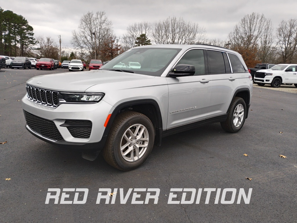 2025 Jeep Grand Cherokee Laredo's photo