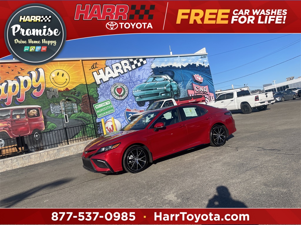 2024 Toyota Camry SE's photo