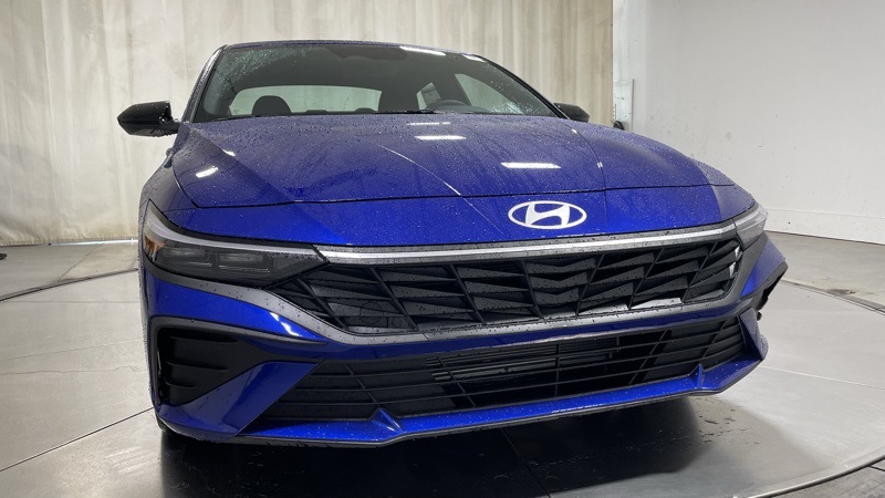 2025 Hyundai Elantra SEL Sport photo 2