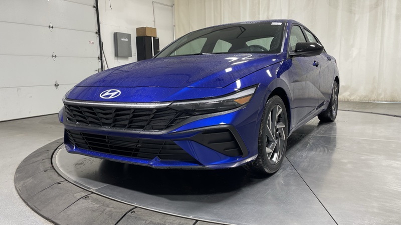 2025 Hyundai Elantra SEL Sport photo 3