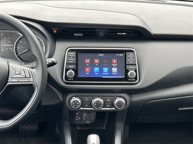 2025 Nissan Kicks Play S photo 2