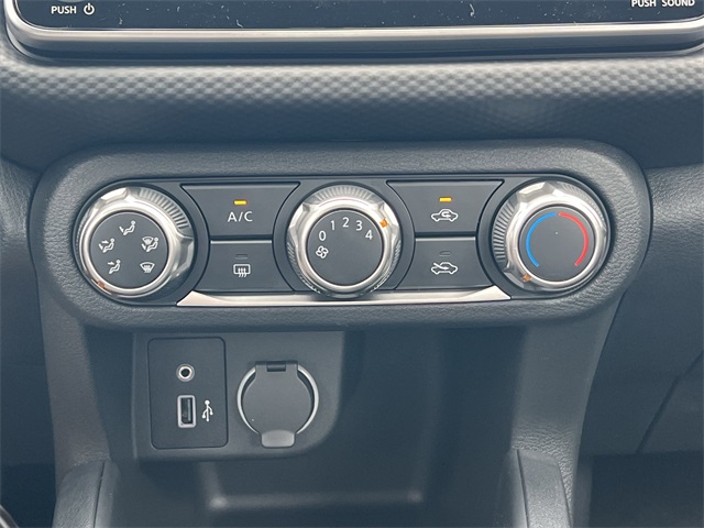 2025 Nissan Kicks Play S photo 4